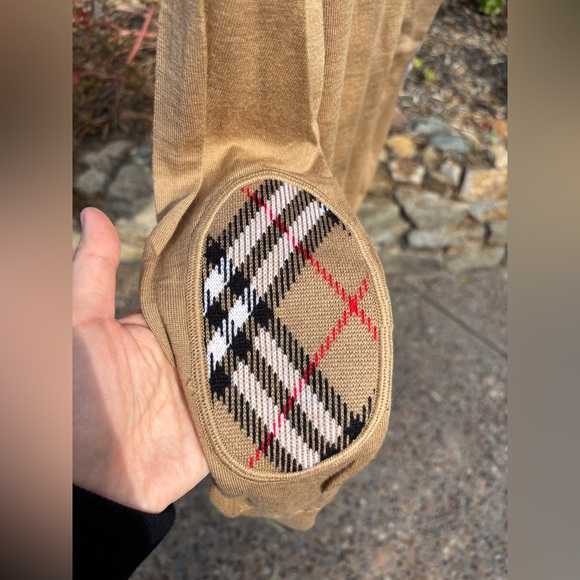 Burberry Women’s 100% Wool Beige Crewneck Sweater - Picture 4 of 5